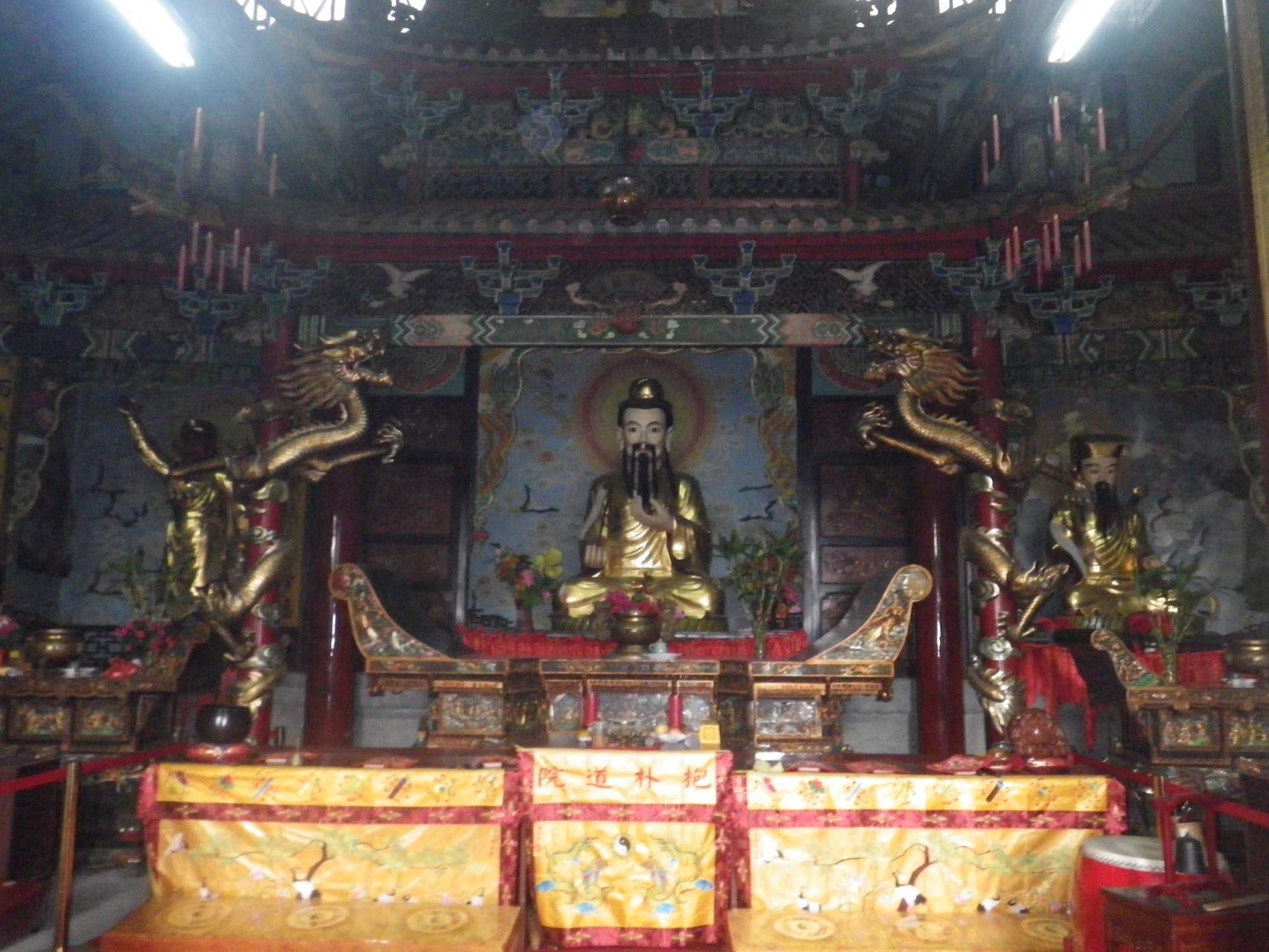uvnitř Taoistického chrámu