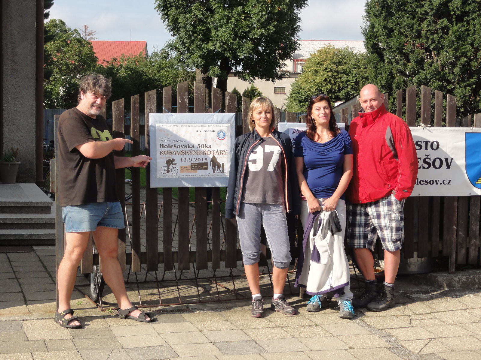 tur.pochodu se zúčastnili i aktivní členové Sokola Holešov